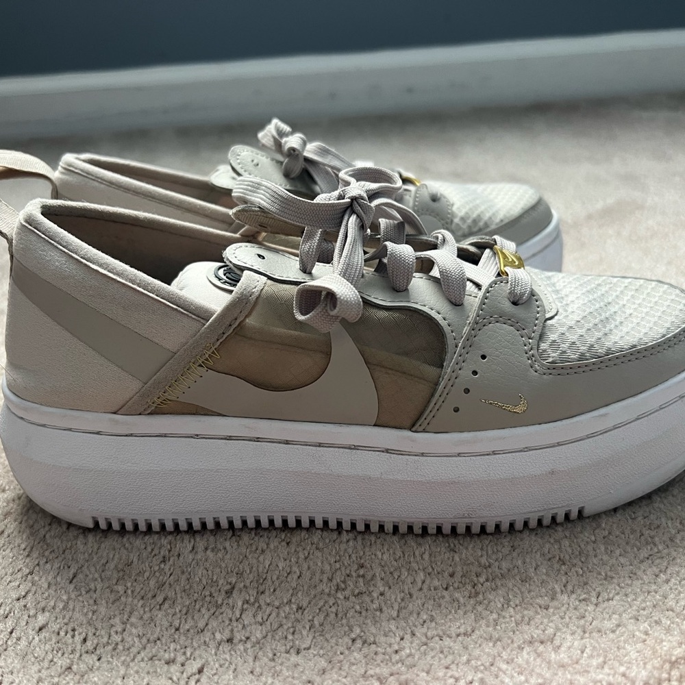 Nike court vision alta Women Size 9